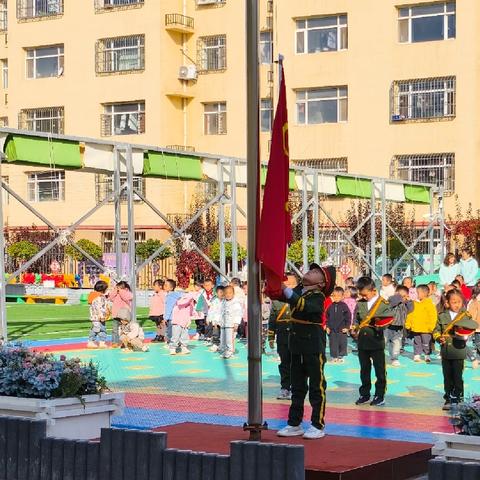 【五幼快讯】勤俭节约 传承美德——市五幼大三班主题升旗仪式