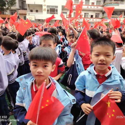 古定中心小学运动会开幕式2405班风采