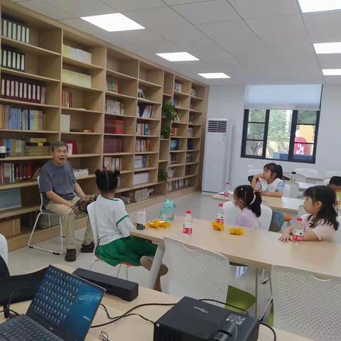 听戏曲、学写字——江博社区传统文化志愿服务队小课堂活动