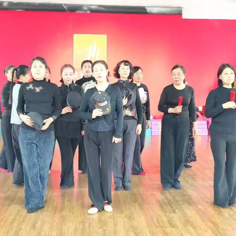 团队协作与艺术追求：舞蹈训练的精彩瞬间