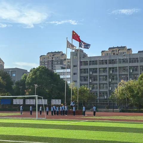 赞锦绣中国  庆盛世华诞——利辛中学淝河路小学举行庆祝中华人民共和国成立75周年升旗仪式