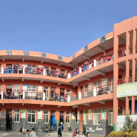 拔河比赛促团结 活力彰显展风采——方里镇中心小学拔河比赛