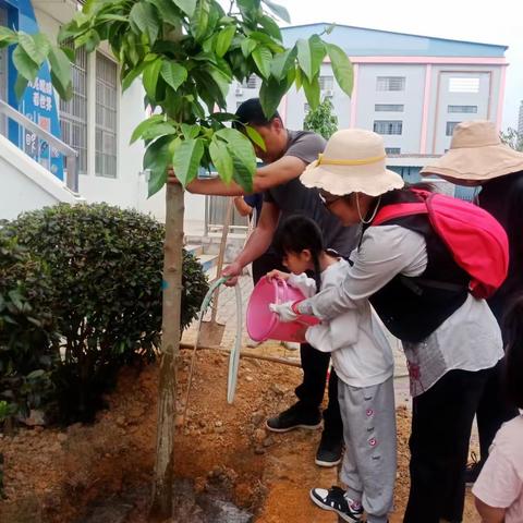 家校共建添新绿 欢度亲子植树节——百色市右江区迎龙第一小学植树节活动