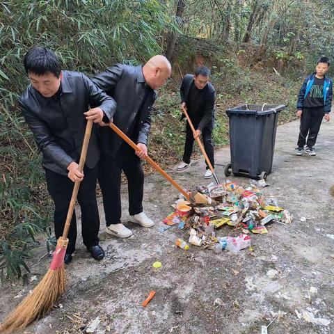 助力文明乡镇创建  党员志愿者在行动