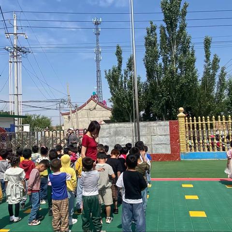 人人讲安全，个个会应急—中宁县博学幼儿园国旗下宣传教育活动