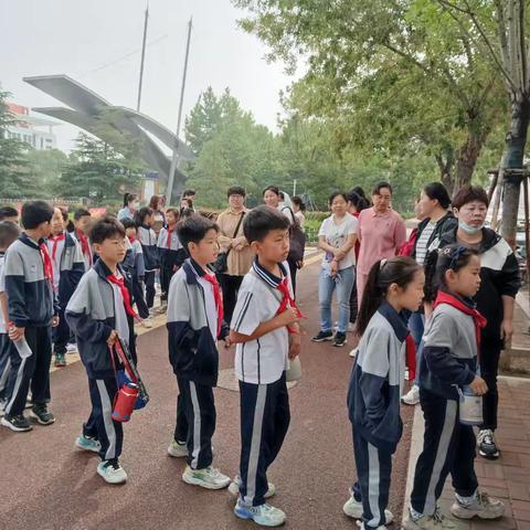 滨州市开发区第一中学2022级6班滨州儿童青少年眼科学科普馆研学活动