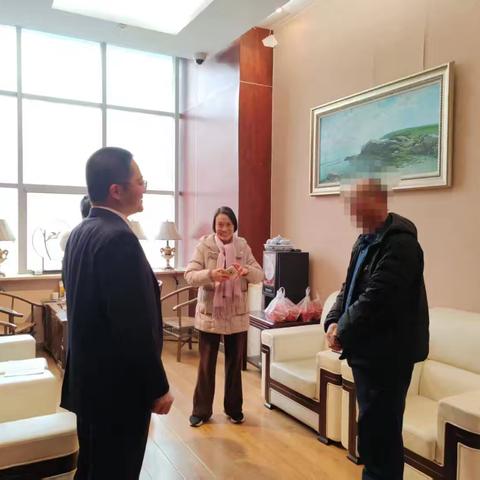 首席引领——周口分行副行长雪原会见某药企董事长