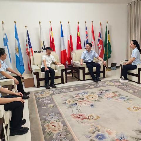 首席引领--周口分行党委委员、副行长雪原拜访我行重点私行客户