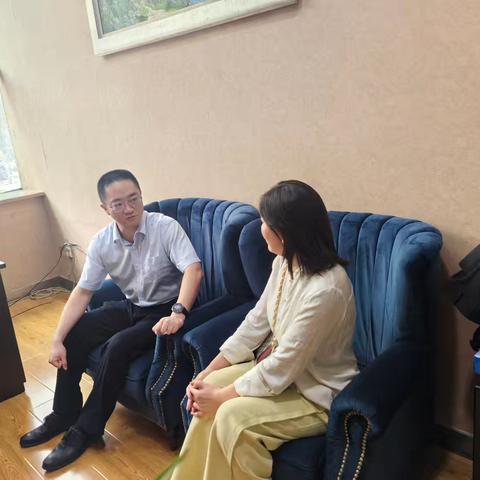 首席引领--周口分行党委委员、副行长雪原面见我行重点私行客户