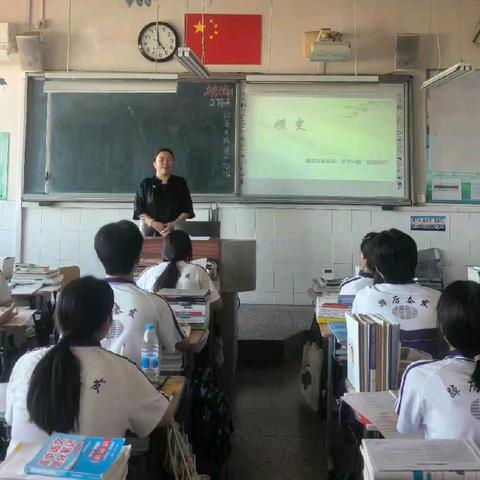 以梦为翼，蓄力冲刺 ——高三2班召开“蝶变”主题班会