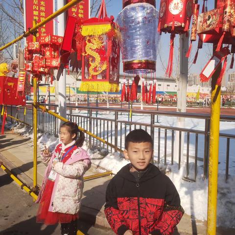 春风十里不如你，元宵花灯新传人——凤箫声动，玉壶光转，一年一度的元宵佳节到来之际，东营区一中二年级七班的同学们迎来了学校盛大的元宵花灯展