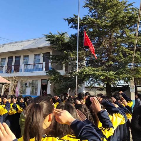 小岳寺乡杨炉小学三年级升旗仪式