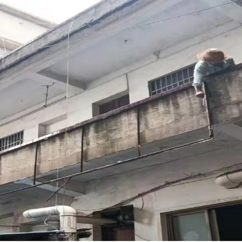 东乡城管--积极整治户外广告 助力文明城市创建