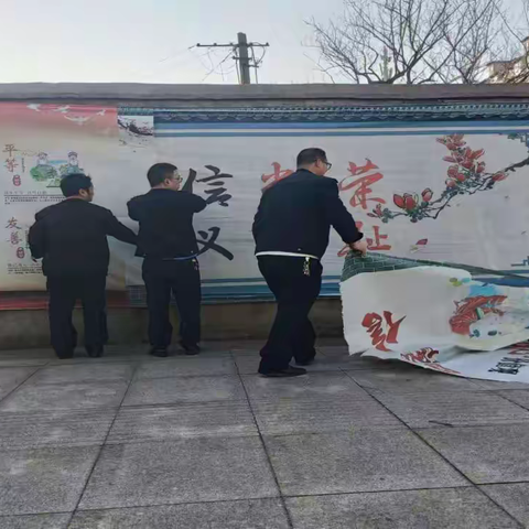 东乡城管 --持续清理违规横幅 创造整洁优美环境