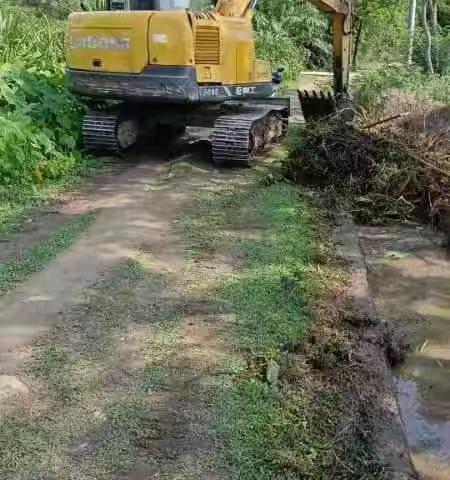 东江村委会抢抓"黄金期‘’，全力推进河道水渠综合治理