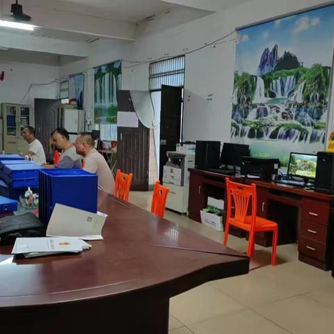 风雨中的守护，东江村紧急处置铁路涵洞积水险情