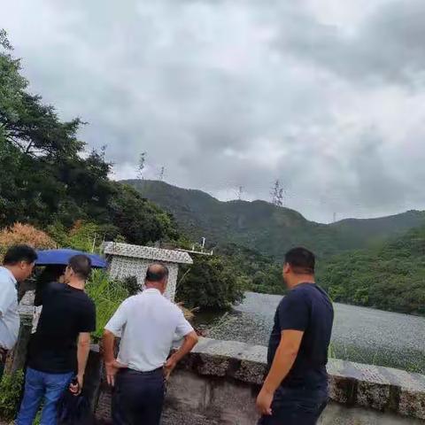 罗联乡开展台风暴雨后河道环境卫生清洁行动