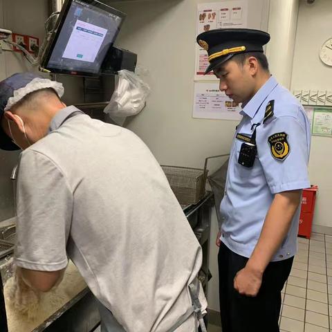 强化监管严查隐患 规范经营保障食安------五里桥市场所开展美食广场检查