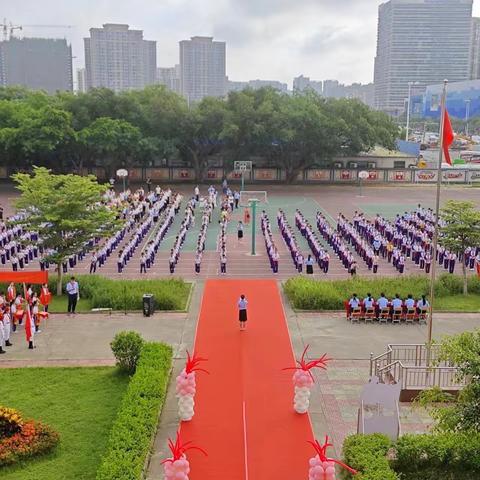 “今天我入队 队旗添光彩”——海口市秀华小学新队员入队仪式暨系红领巾比赛