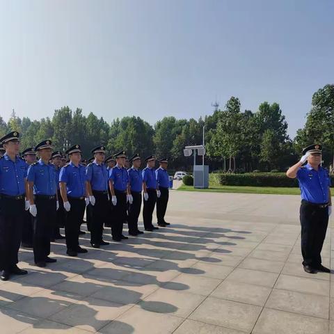 昔日国防绿保家卫国 今朝城管蓝服务为民