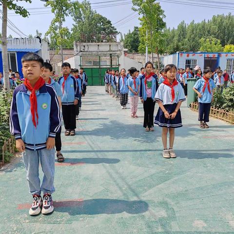 浓情六月天，感恩父亲节—开封市祥符区半坡店乡程庄小学升旗仪式