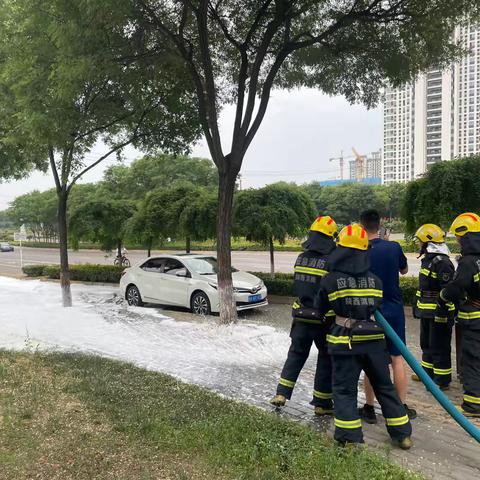 韩城市二环北路消防站开展泡沫消防车出泡沫测试