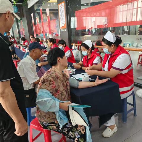 赶“文明集市” 沐文明新风