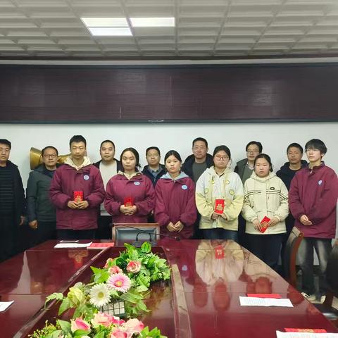 爱心商家慷慨解囊助学 圆家庭困难学子求学梦