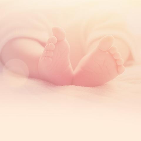 新生儿睡眠指南：为新手父母精心准备的必备知识与超实用建议