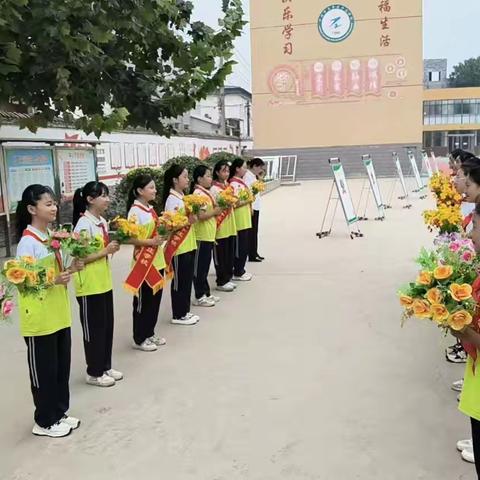 “大力弘扬教育家精神，加快建设教育强国”——牛庄学校庆祝第四十个教师节活动简讯