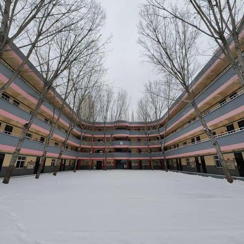 扫雪除冰迎开学——亳州市第十小学开展清除冰雪行动