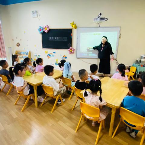 英童幼儿园蜜桃🍑中一班高兴的一天(8月20日)