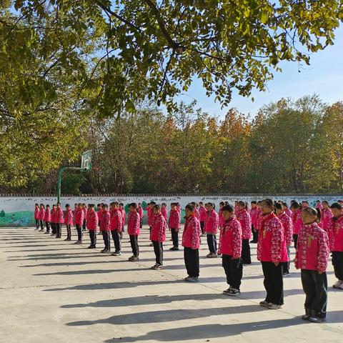 东湖小学2024-2025学年第一学期期末考试总结表彰大会