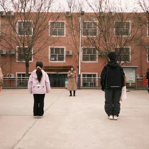 表彰先进，逐光前行——东湖小学期末颁奖典礼圆满举行