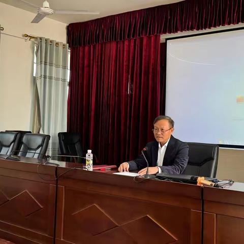 县委副书记、政法委书记李锋到七坊中学讲授思政课