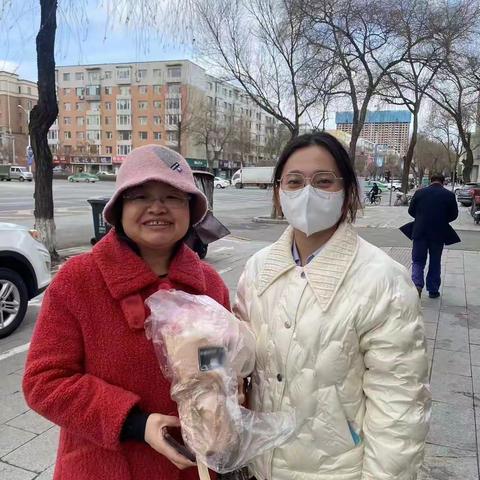 桦甸支行开展“如花人生  美丽相伴”三八节主题活动