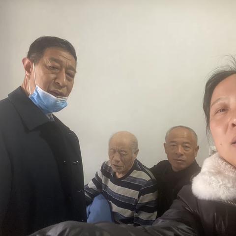 爱心关怀，病榻相伴；上门服务，温暖如春。