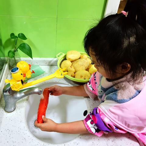 养热爱劳动的习惯 成自律自主的人——观十三幼小班长桌宴