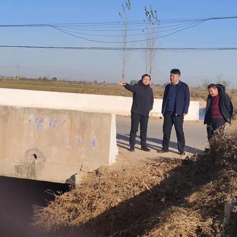 民有二干县级河长高计强巡河并召开现场会