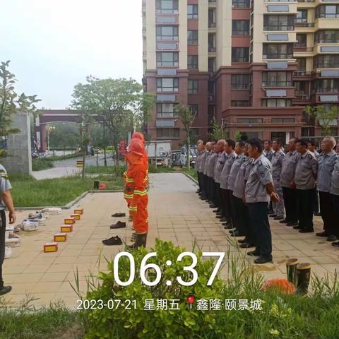 提高消防预防能力，保障业主生命、财产安全___物业公司组织保安开展消防演习
