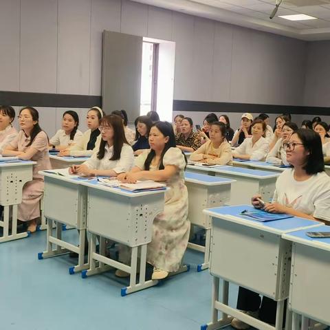 立足课标明方向，析读教材理思路                     ——华东师范大学弋阳实验学校小学语文组基于任务群下的“研课标，说教材”教研活动