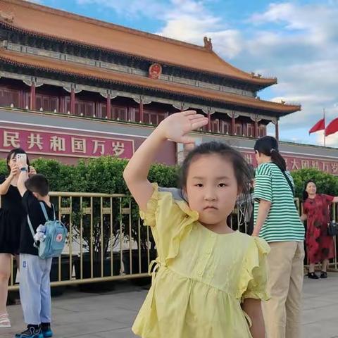 大手牵小手，我们一起走