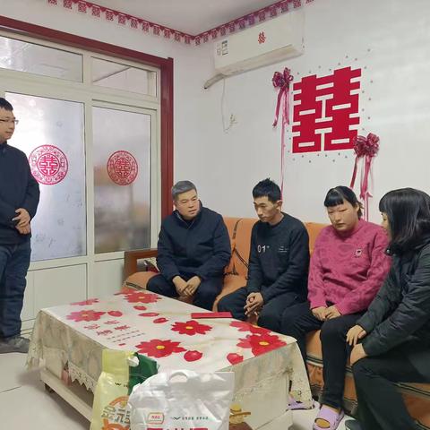 “情暖春节 慰问传情”——四微街道开展春节走访慰问退役军人活动