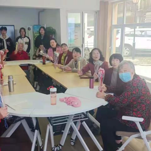 重阳诵雅韵 艾锤护安康——兴乐社区开展重阳节志愿服务活动