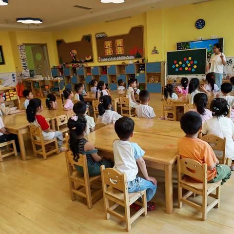 【安德湖动态】中一班数学活动——《相邻好朋友》