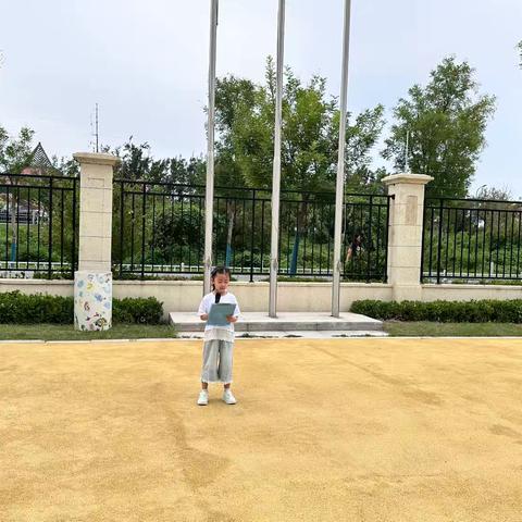 【安德湖动态】大一班升旗仪式——《老师辛苦啦》