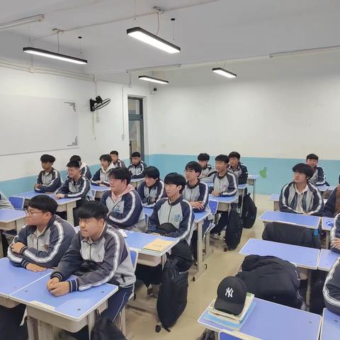 “立志向，修品行，乘风破浪向未来”——22智能楼宇班