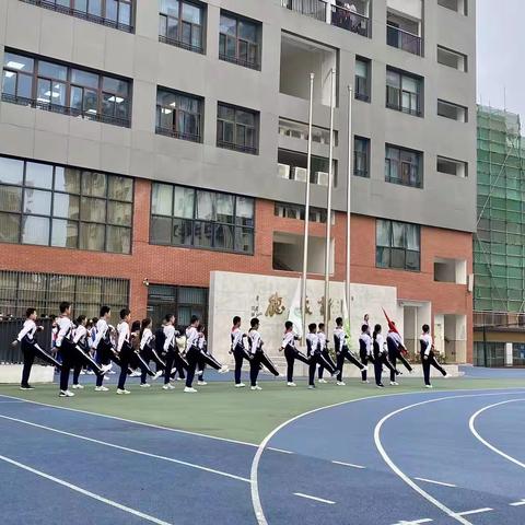 长路漫漫非独行  师友相伴前路明