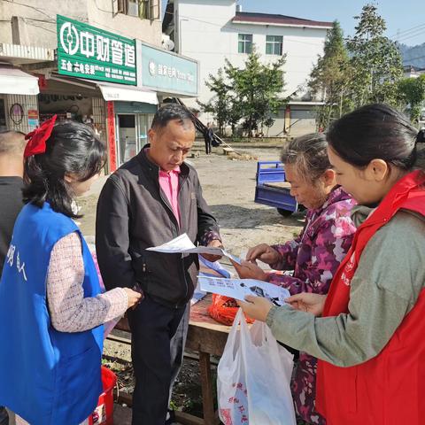 宜丰县车上林场：巧用“当圩日”开展铁路护路宣传活动