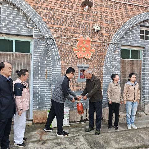 金秋帮扶暖乡野 就业之光入蹄村